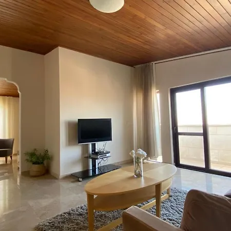 Odyssey Court באלאק